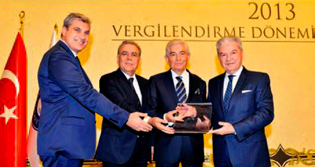 İzmir’e Katkı Ödülü Özkardeşler’e verildi