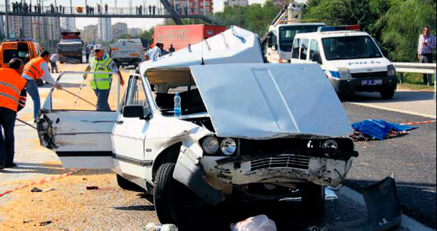 TIR, otomobile arkadan çarptı: 1 ölü, 7 yaralı
