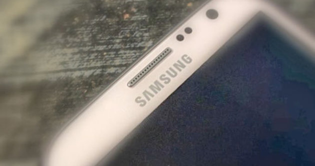 Samsung’tan dev ekranlı telefon geliyor