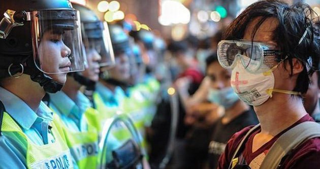 Hong Kong’da gösteriler sürüyor