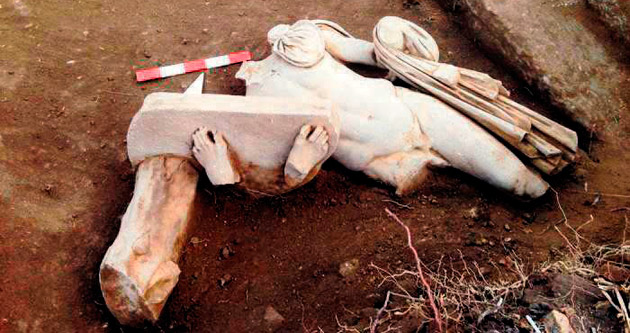 Perge’de bin 800 yıllık heykel bulundu