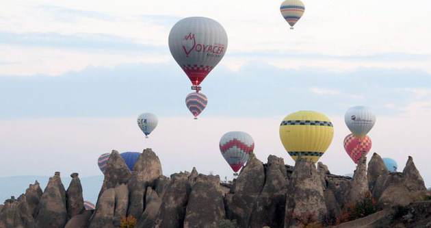 Kapadokya’da balonlar Ata’ya saygı için havalandı