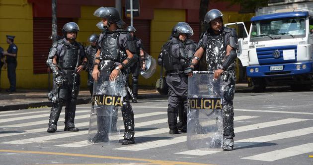 Brezilyalı polisler trafik canavarı gibi