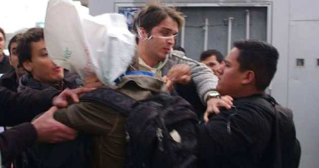 ABD askerlerine çuval geçirip üzerlerine boya attılar