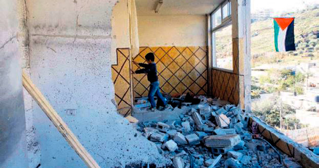 İsrail, evleri yıkmaya başladı