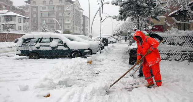 Konya’da 8 iş yerinin çatısı kar nedeniyle çöktü