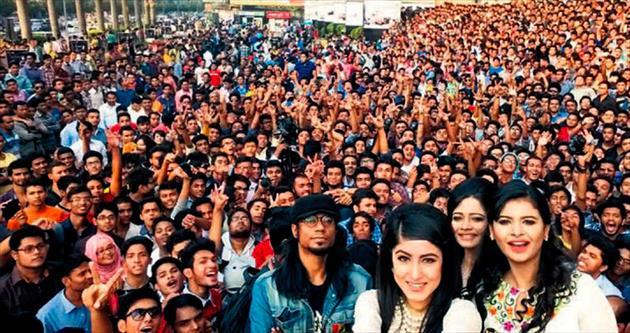 Bin 150 kişiyle dünyanın en geniş katılımlı selfie’si