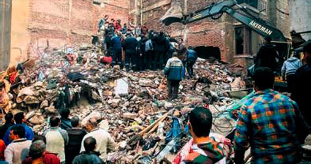 Mısır’da 6 katlı bina çöktü: 15 ölü 3 kayıp