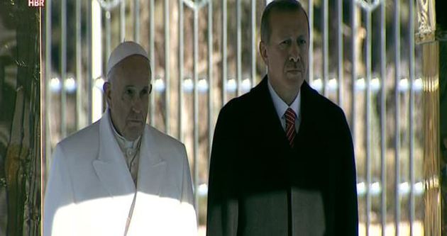 Erdoğan’dan Papa’ya atlı karşılama