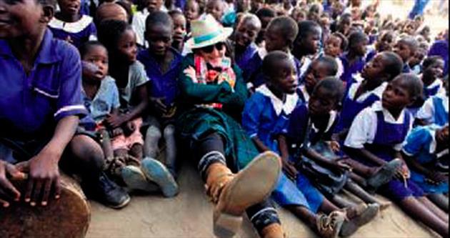 Madonna Malavili çocuklarla buluştu