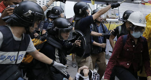 Hong Kong’da polis şiddeti tırmanıyor