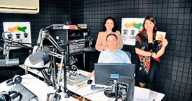 İzmir’i Paris’te yaşatan radyo
