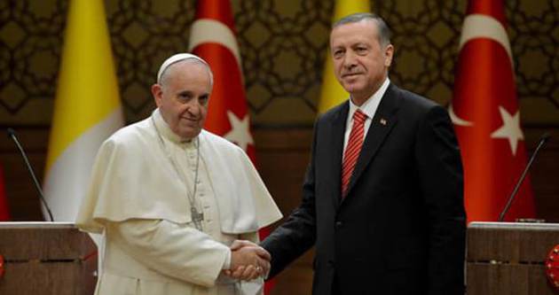 Papa Türkiye’den üç isme teşekkür etti