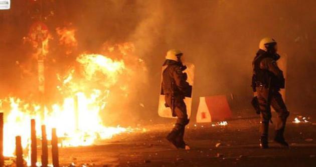 Atina’da göstericilerle polis çatıştı