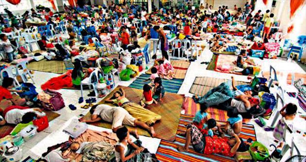 1 milyon 200 bin insan Hagupit’ten kaçıyor