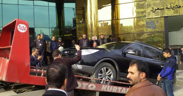 Siirt’te makam aracına saldırı!