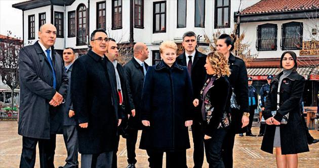 Litvanya Cumhurbaşkanı Hamamönü’nü beğendi