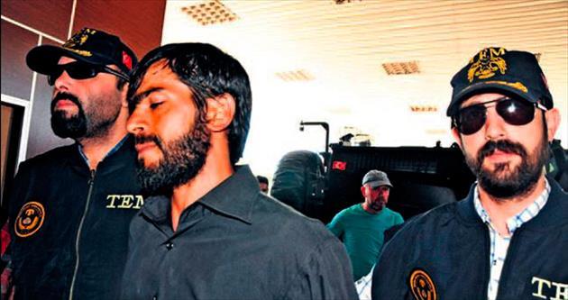 Bayrak indirmeye gerekçe: Üzüntüden