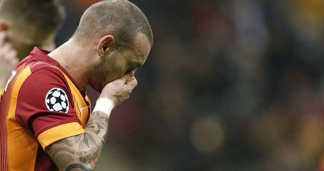 Sneijder’den Galatasaray’ı karıştıran hareket