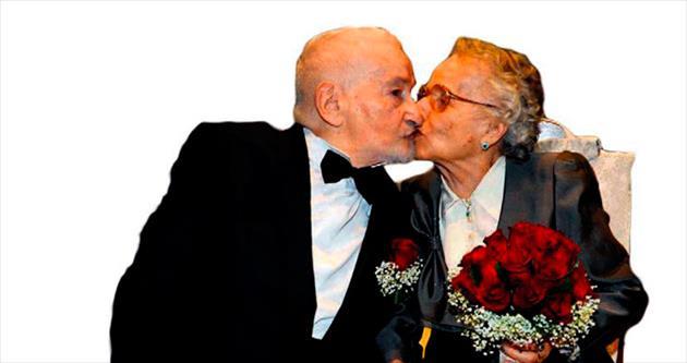 Facebook sayesinde 70 yıllık aşkıyla evlendi