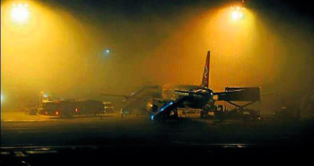 Hava ulaşımı sis engeline takıldı