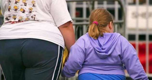 Her on çocuktan ikisi obez