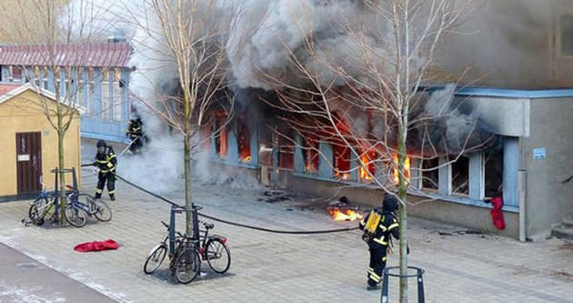 İsveç’te cami yaktılar