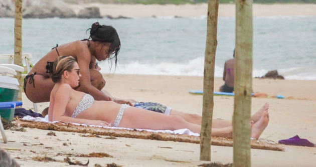 Kate Moss ve Naomi Campbell Brezilya sahillerinde