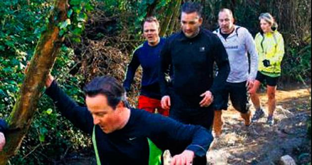 Cameron çamur içinde kaldı