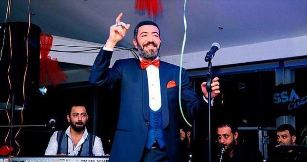 Sahnede evlilik teklifi