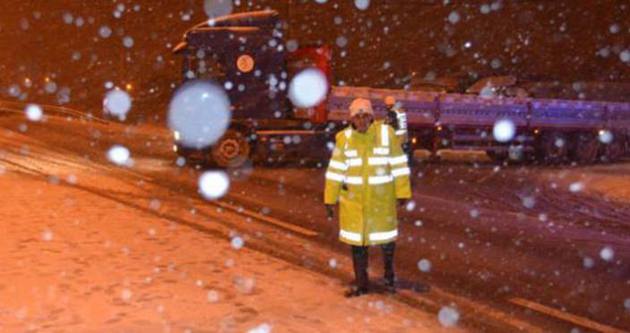 İzmir- Ankara yolu ulaşıma kapandı