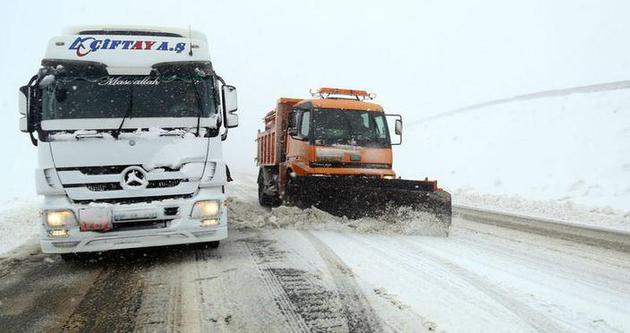 Türkiye kar altında, bu yollar ulaşıma kapandı