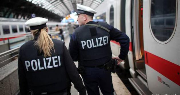 Alman polisi alarma geçti
