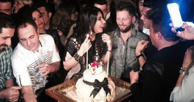 Hande Yener doğum gününü kutladı