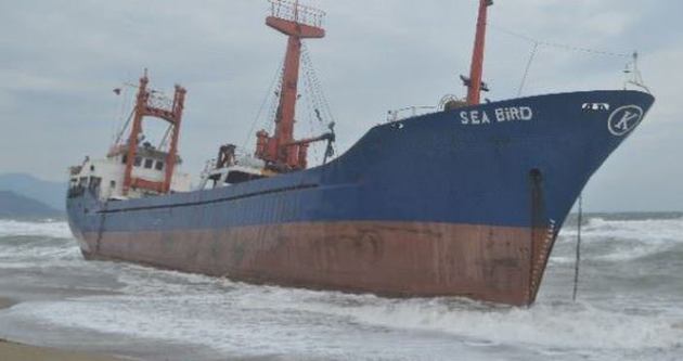 Suriye bandıralı gemi karaya oturdu