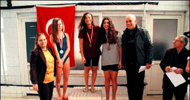 Okullararası gençler yüzme yarışmaları
