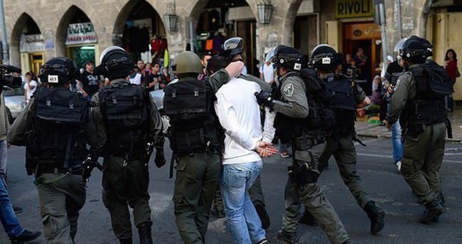 İsrail askerleri 4 Filistinliyi gözaltına aldı