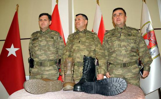 Türk askerinin giyeceği botlar hazır