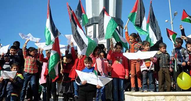 Filistinli çocuklar ablukayı protesto etti