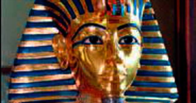 Tutankamon büstünün sakalı düştü!