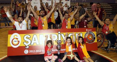 Galatasaray’da ödenmeyen paralar yüzünden isyan çıktı