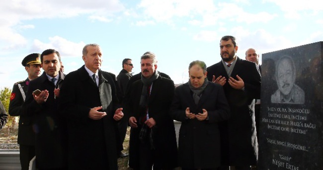 Erdoğan ünlü sanatçının mezarında dua etti