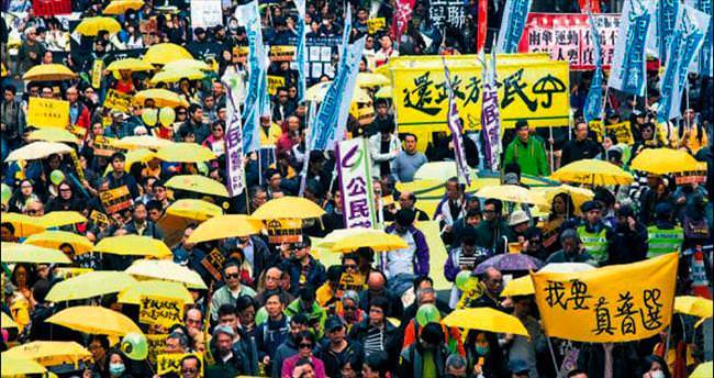 Hong Kong’da göstericiler yeniden meydanlarda