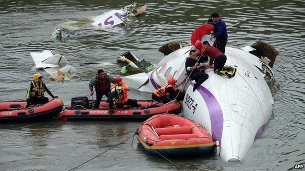 Tayvan’da uçak düştü