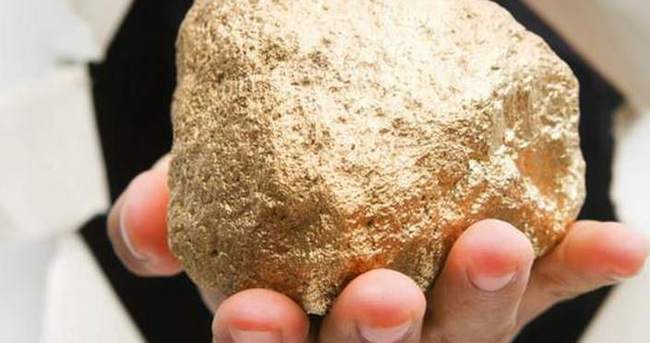 Tesadüfen 7,85 kg’lık altın külçesi buldu