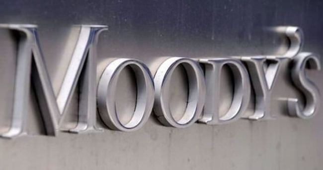 Moody’s’den Yunan bankalarına not indirimi
