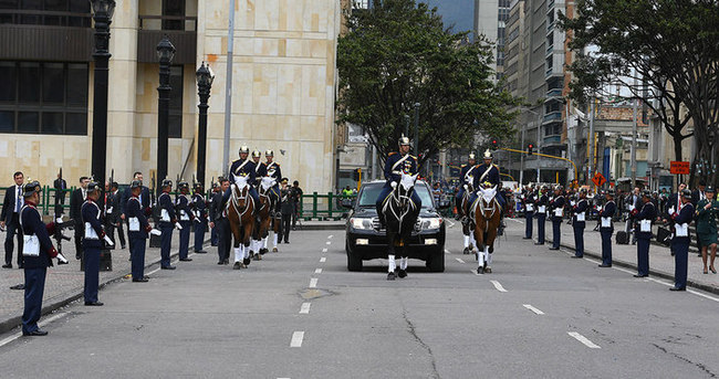 Cumhurbaşkanı Erdoğan Kolombiya’da askeri törenle karşılandı