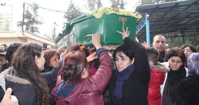 Özgecan Aslan’ın cenazesinde tabutunu kadınlar taşıdı