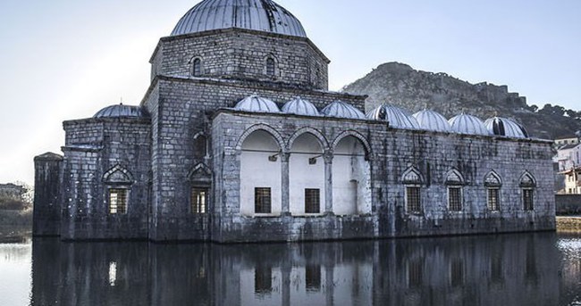 TİKA Arnavutluk’ta cami restore ediyor