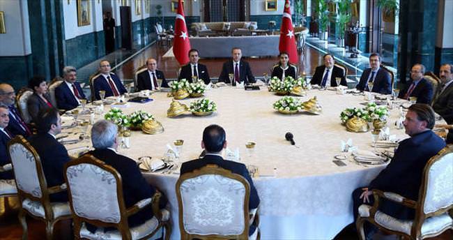 Erdoğan, Cumhurbaşkanlığı Sarayı’nda akademisyenlerle buluştu
